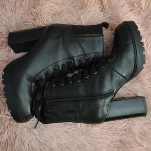 Combat boots